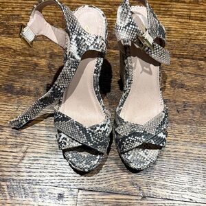 Stylish Snakeskin Pattern Women Sandals